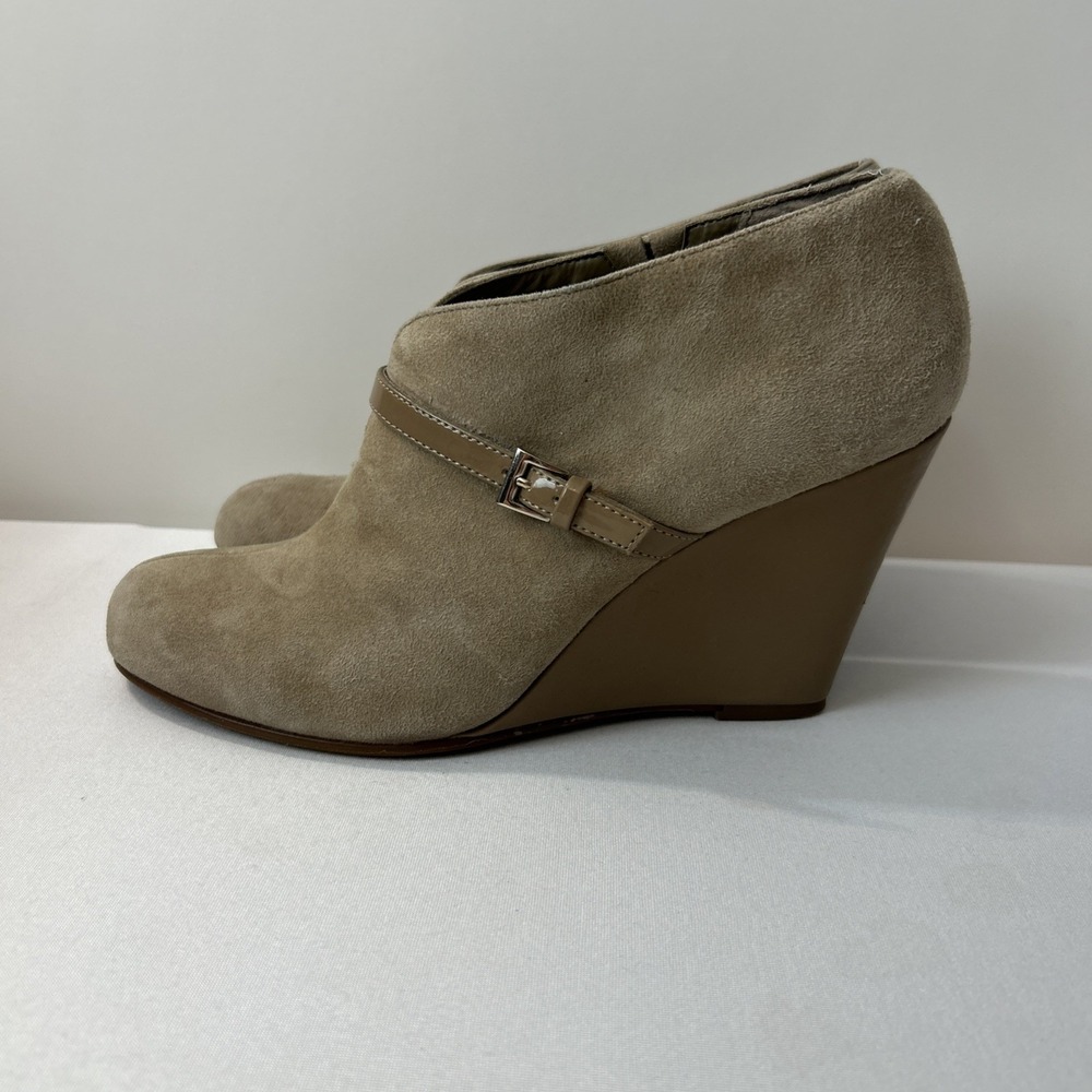 Anne Klein Wedge Booties Taupe Suede Size 8 Tillinger Slip On Tan Strap Neutral